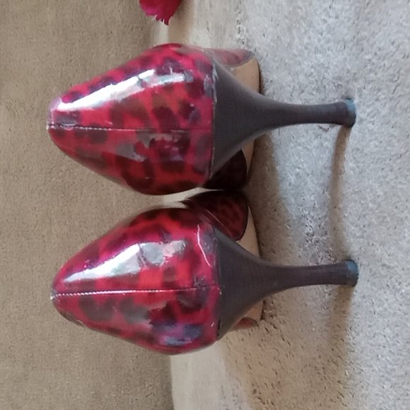 TAHARI | Red Black Patent Heel - Picture 4 of 10